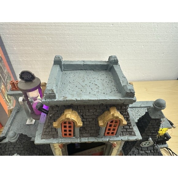 Lemax Spooky Town THE HORRID HAUNTED HOTEL Halloween Village Decoration Read - Picture 11 of 15